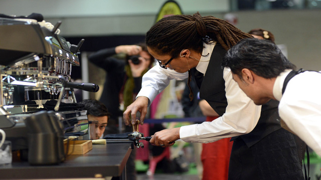 How America's best barista creates a ideal crater of coffee